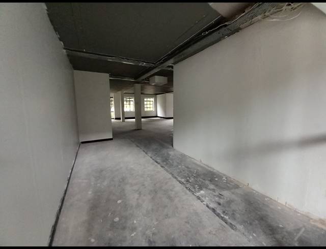246M² OFFICE TO LET IN BRYANSTON